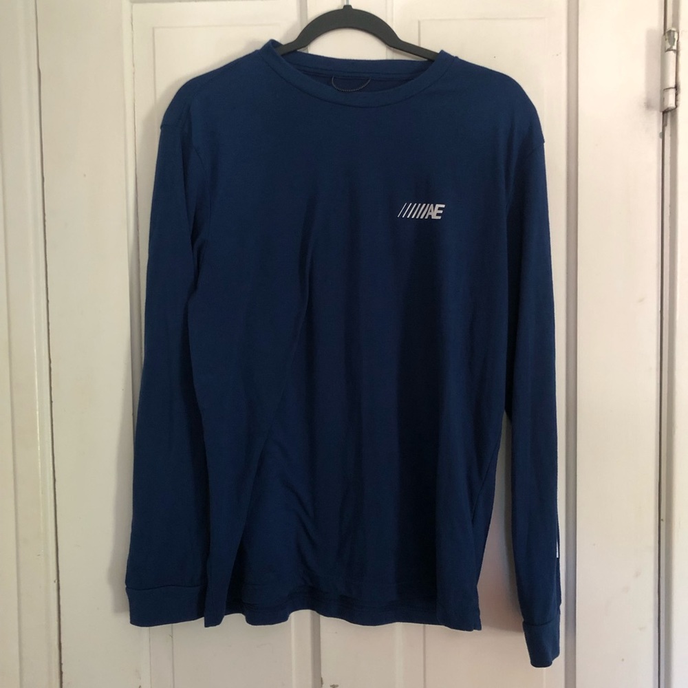 blue american eagle shirt